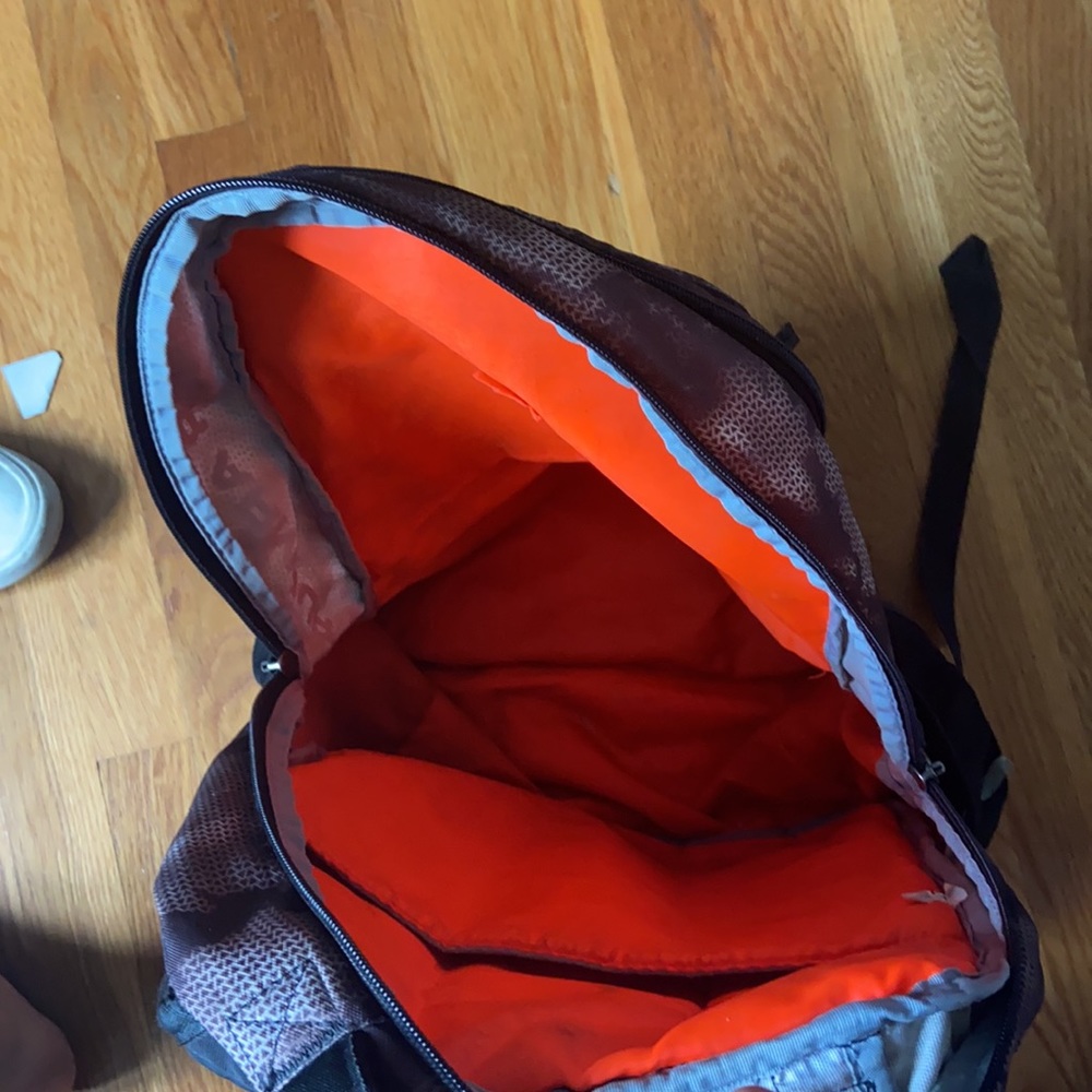 Under armor back pack - Picture 3 of 6